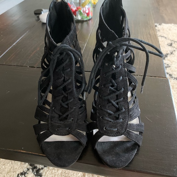 Heels with string bows - Picture 1 of 4